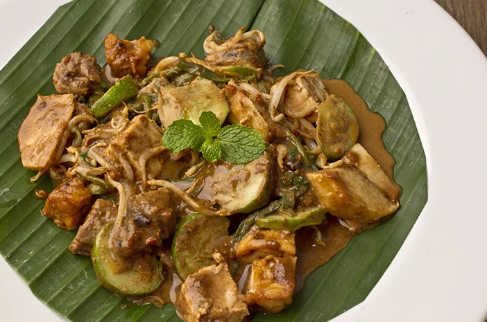 Makanan khas Surabaya Rujak Cingur